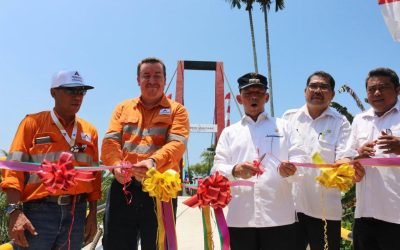PT Agincourt Resources Handed Over Two CSR Projects Valued at More than Rp 1 billion: Martabe Sumuran Suspension Bridge & Sweet Corn Production Facility