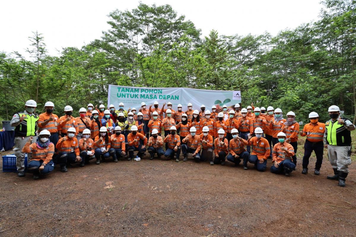 hari-menanam-pohon-indonesia-2021-agincourt-resources-tanam-3.500-bibit-pohon