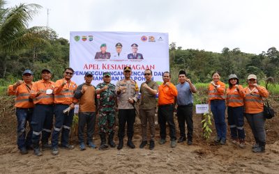 Hari Menanam Pohon Indonesia 2022  Antisipasi Bencana, Agincourt Resources Tanam 1.000 Bibit Pohon di Pinggir Sungai Garoga 