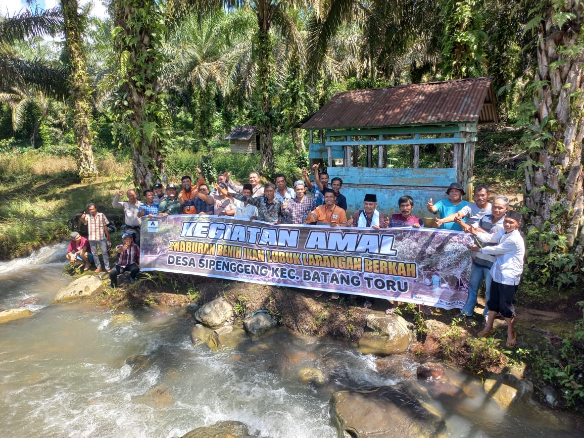 Agincourt Resources Donated Fish Seed to the villagers of Sipenggeng Village  