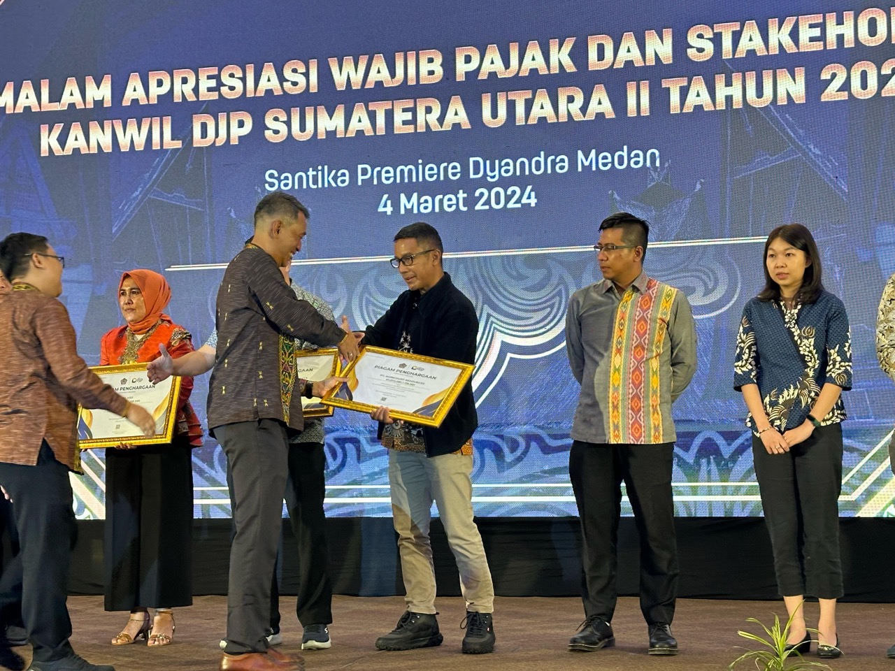 Agincourt Resources has been honored with the Taxpayer Award 2023, presented by the Regional Office (Kanwil) of the Directorate General of Taxes (DJP) Sumatra II.
