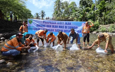 Photo 2: PT Agincourt Resources (PTAR) released fish seed in Garoga River, Batang Toru, South Tapanuli, North Sumatra. Since 2022 until now PTAR has consistently developed the lubuk larangan in Batang Toru. (Doc: PTAR)