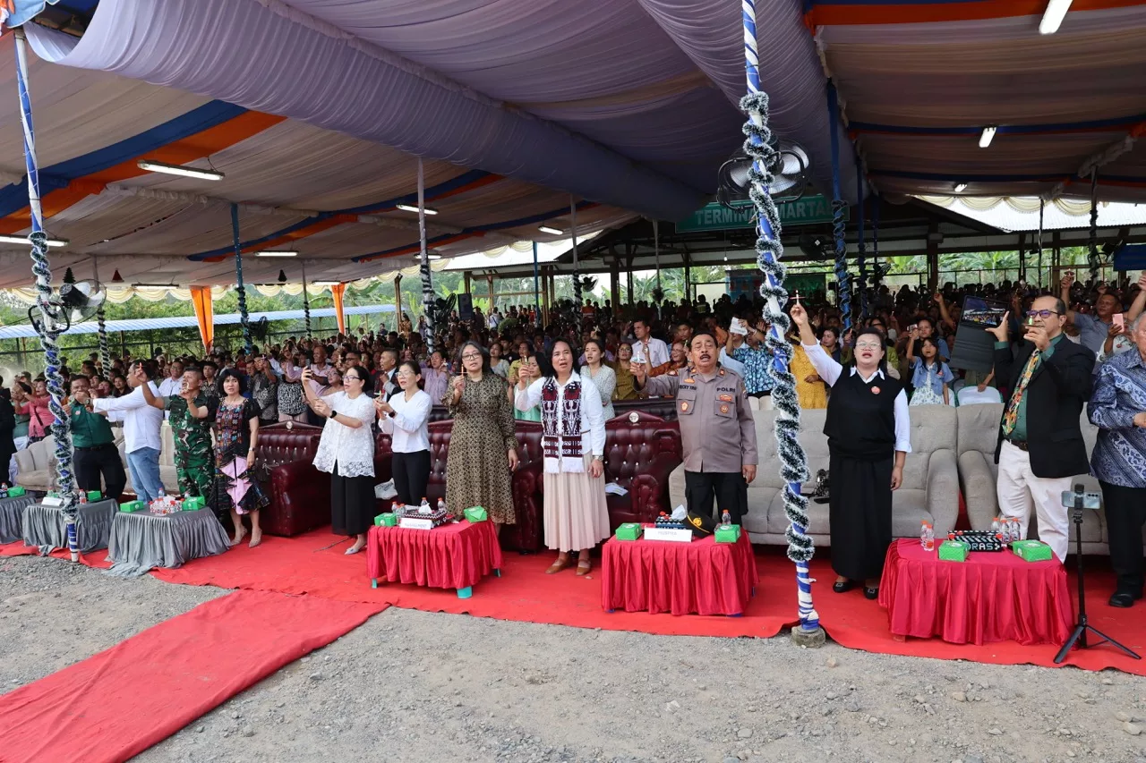 jalin kasih dan persaudaraan ribuaan jemaat hadiri perayaan natal