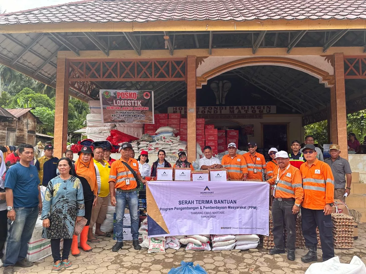 Korban Banjir Bandang Tano Tombangan Angkola Dapatkan Bantuan 