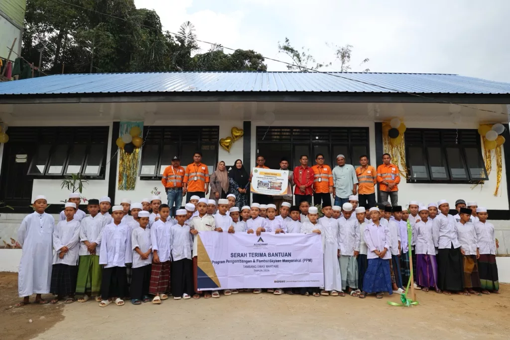 Photo 2: Handover of the new classrooms from PT Agincourt Resources to MTs Private Mardhatillah in West Angkola, South Tapanuli, North Sumatra, on Friday, February 14, 2025. (Doc: PTAR)