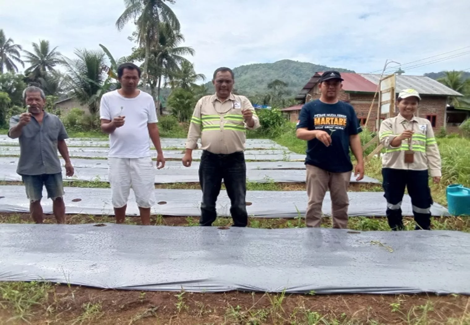 Menumbuhkan Ekonomi Lokal Lewat Tanam Perdana Semangka 