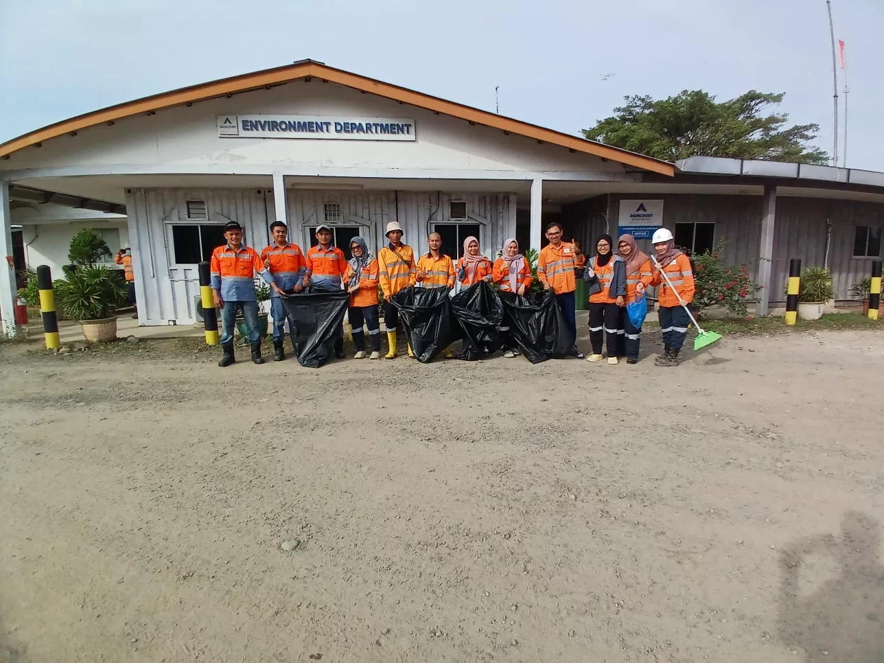 Hari Peduli Sampah Nasional 2025 Jumat Bersih sebagai Wujud Peduli Bumi Asri 